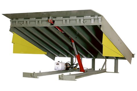Hydraulic dock leveler .